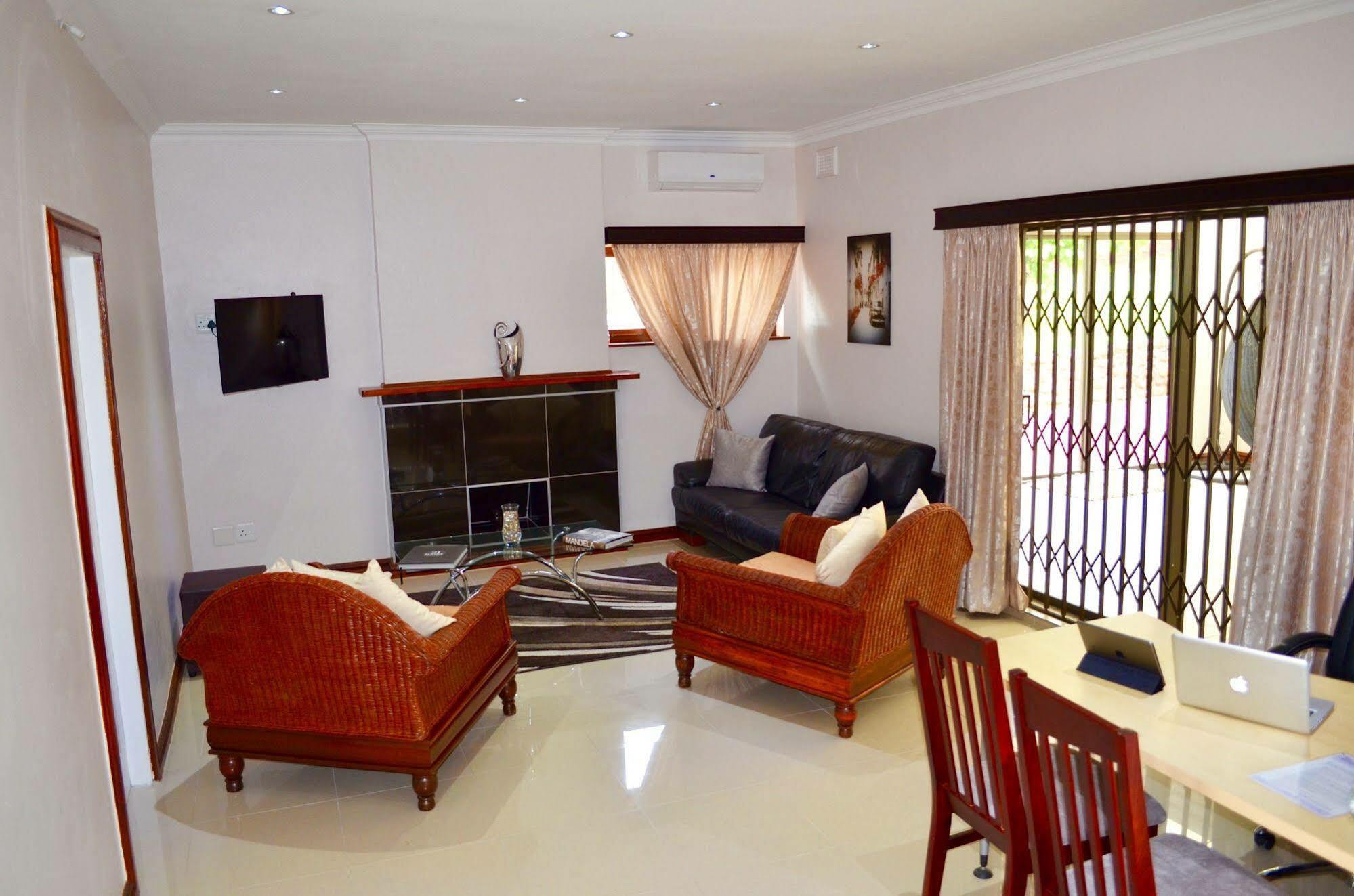 The Meritus Guest House Westville Buitenkant foto